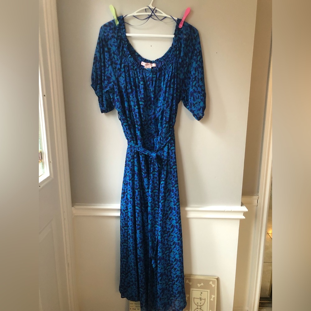 Blue patterned flowy plus sized maxi dress